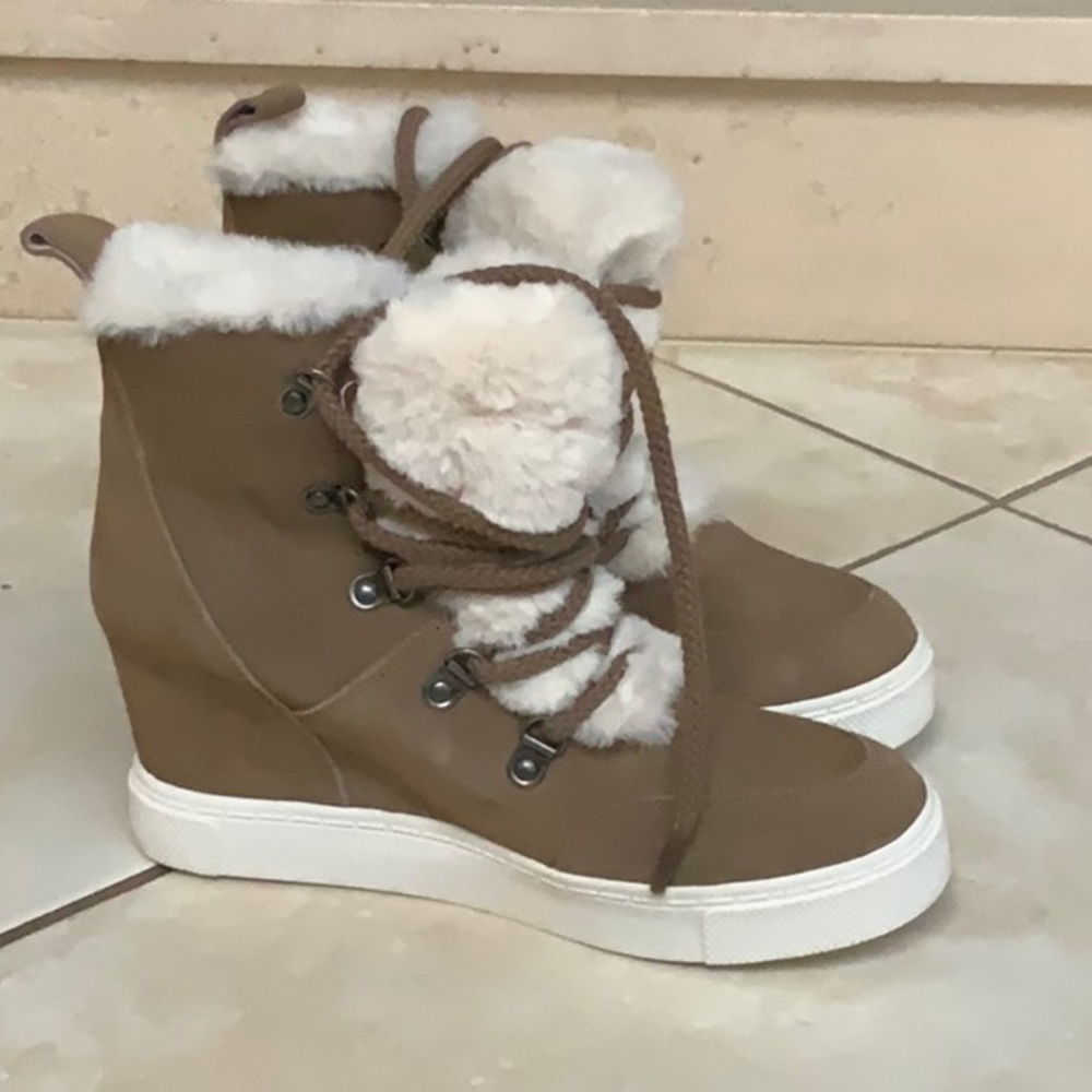 Steve Madden Wedge Winter Boot (NEW)